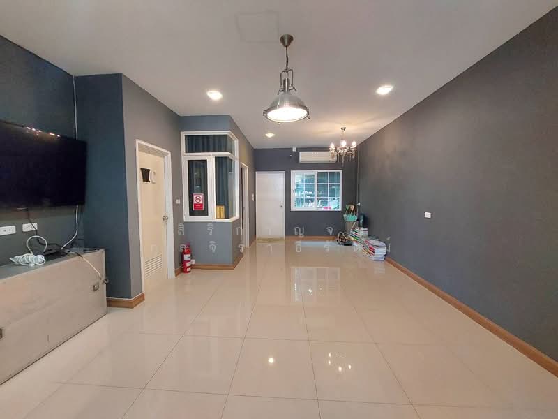 Golden Town Ladprao-Kaset Nawamin - 3-story townhome for rent, 5 bedrooms, 4 bathrooms, extended kit, Bangkok, Khlong Kum, Bueng Kum, Bangkok, 5 Bedrooms, 210 sqm, Townhouse For Rent, by สิริกาญจน์ กุลจิราธีรัตม์, 500255429 - DDproperty.com