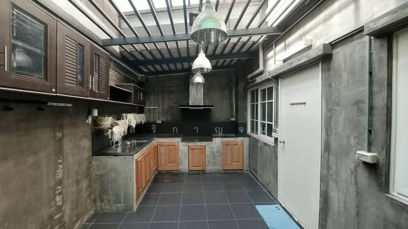 Golden Town Ladprao-Kaset Nawamin - 3-story townhome for rent, 5 bedrooms, 4 bathrooms, extended kit, Bangkok, Khlong Kum, Bueng Kum, Bangkok, 5 Bedrooms, 210 sqm, Townhouse For Rent, by สิริกาญจน์ กุลจิราธีรัตม์, 500255429 - DDproperty.com