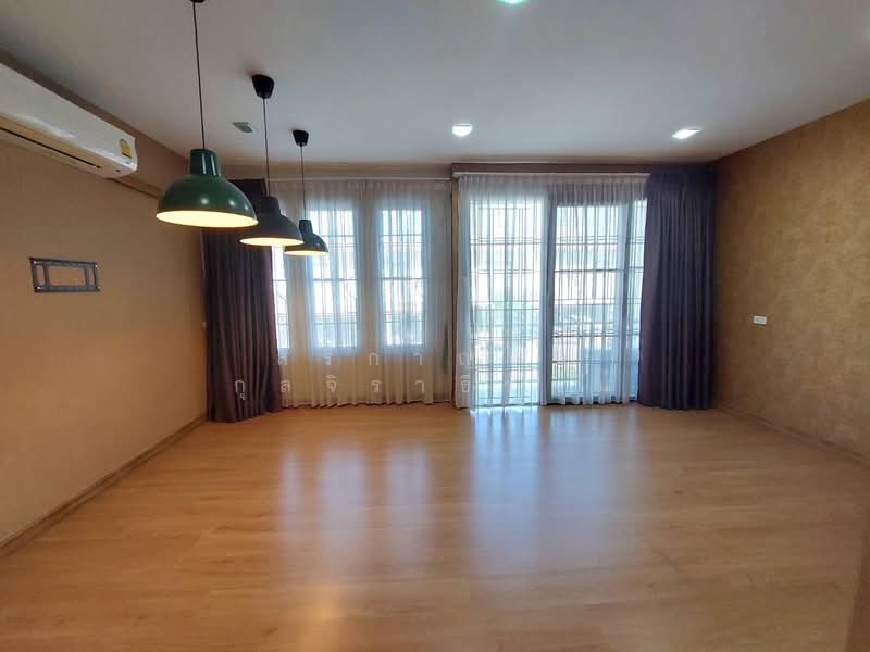 Golden Town Ladprao-Kaset Nawamin - 3-story townhome for rent, 5 bedrooms, 4 bathrooms, extended kit, Bangkok, Khlong Kum, Bueng Kum, Bangkok, 5 Bedrooms, 210 sqm, Townhouse For Rent, by สิริกาญจน์ กุลจิราธีรัตม์, 500255429 - DDproperty.com