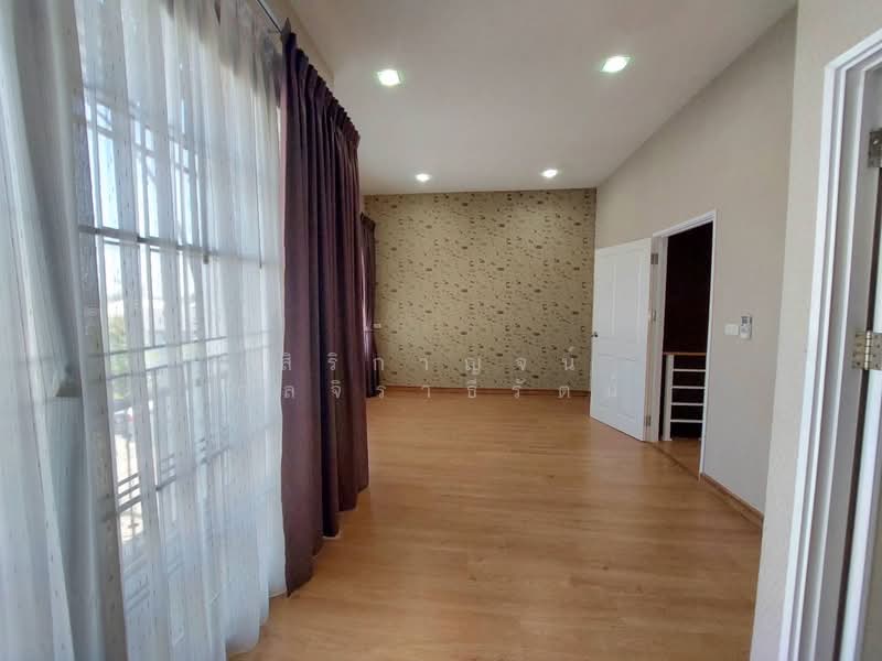 Golden Town Ladprao-Kaset Nawamin - 3-story townhome for rent, 5 bedrooms, 4 bathrooms, extended kit, Bangkok, Khlong Kum, Bueng Kum, Bangkok, 5 Bedrooms, 210 sqm, Townhouse For Rent, by สิริกาญจน์ กุลจิราธีรัตม์, 500255429 - DDproperty.com