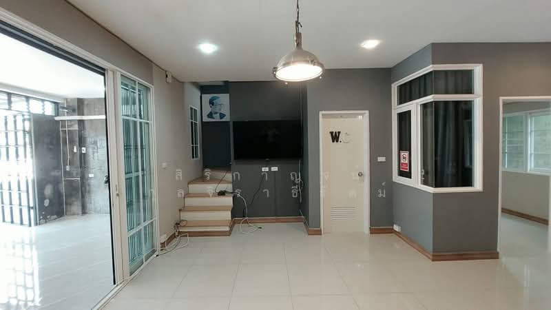 Golden Town Ladprao-Kaset Nawamin - 3-story townhome for rent, 5 bedrooms, 4 bathrooms, extended kit, Bangkok, Khlong Kum, Bueng Kum, Bangkok, 5 Bedrooms, 210 sqm, Townhouse For Rent, by สิริกาญจน์ กุลจิราธีรัตม์, 500255429 - DDproperty.com