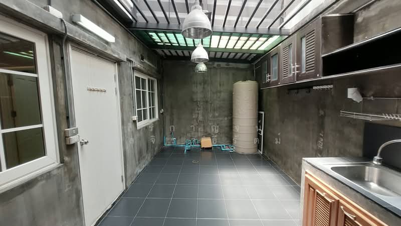 Golden Town Ladprao-Kaset Nawamin - 3-story townhome for rent, 5 bedrooms, 4 bathrooms, extended kit, Bangkok, Khlong Kum, Bueng Kum, Bangkok, 5 Bedrooms, 210 sqm, Townhouse For Rent, by สิริกาญจน์ กุลจิราธีรัตม์, 500255429 - DDproperty.com