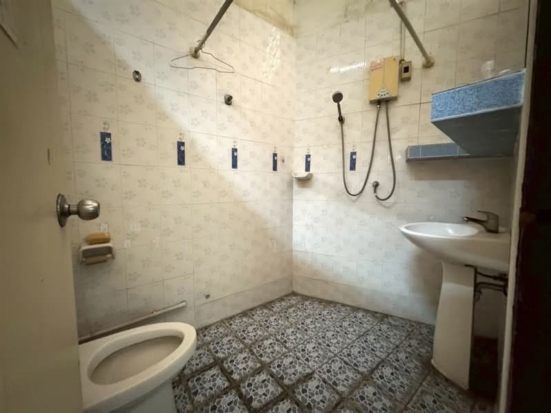 อาคารพาณิชย์ 4 ชั้น 36 ตร.ว. ใกล้ขนส่งสายใต้เก่า และขนส่งสายใต้ใหม่ ถนนบรมราชชนนี, Bangkok, ถนนบรมราชชนนี, Arun Amarin, Bangkok Noi, Bangkok, , 200 sqm, Shophouse For Sale, by คุณ ภรนันท์ปภัษฬ์ สวัสดิยกุล (ปู), 500255451 - DDproperty.com