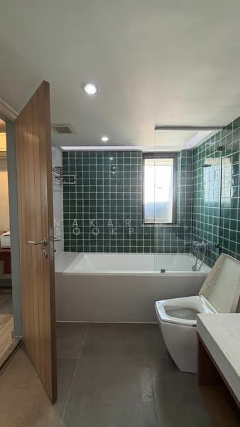 Baan Suanpetch, Bangkok, 18 Soi Sukhumvit 39, Khlong Tan Nua, Watthana, Bangkok, 3 Bedrooms, 240 sqm, Condo For Rent, by Nakarin  Sookpaiboon, 500255476 - DDproperty.com