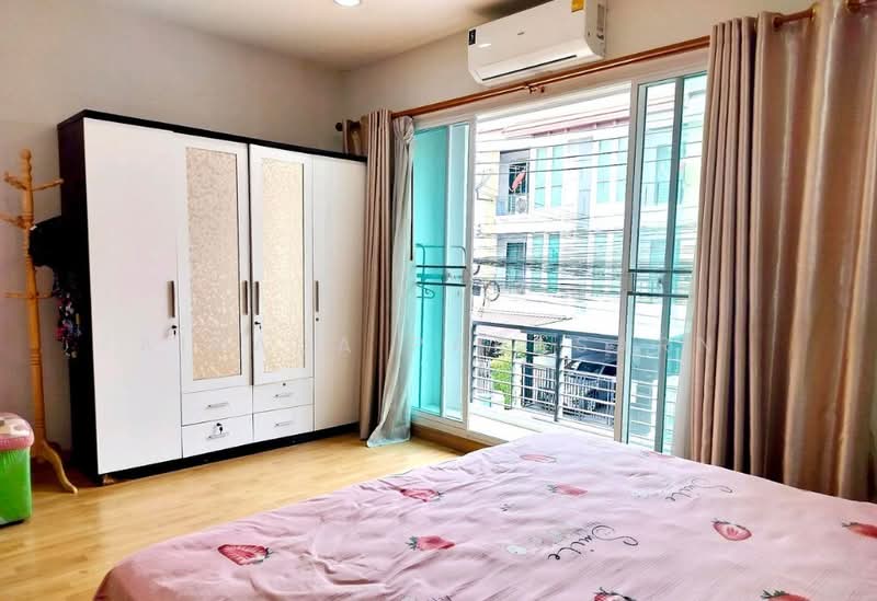 Ban Klang Mueng Ratchada 36, Bangkok, Soi Ratchada 36, Chan Kasem, Chatuchak, Bangkok, 4 Bedrooms, 200 sqm, Single Detached House For Rent, by Airada Parasarn, 500255492 - DDproperty.com