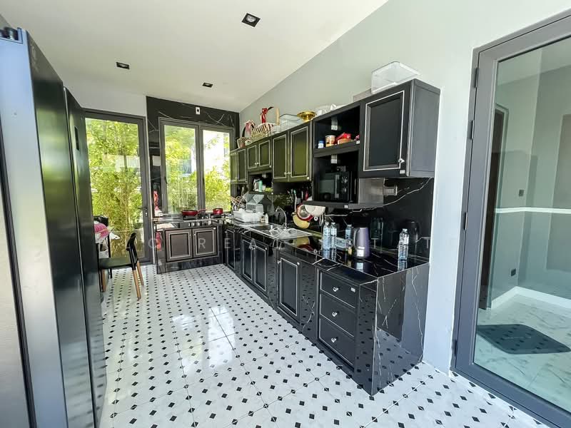 Mabprachan Luxury Villa for Sale 4 Bedroom Lake View, Chon Buri (Pattaya), Bang Lamung, Bang Lamung (Pattaya), Chon Buri (Pattaya), 4 Bedrooms, 630 sqm, Villa For Sale, by PLC real estate, 500255553 - DDproperty.com