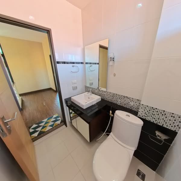 บ้านหรู 2 ชั้น ฟังก์ชันครบ! พร้อมอยู่ + EV Charger ครบ จบในหลังเดียว โอกาสดีสำหรับคนหาบ้านคุณภาพ ทำเ, Chiang Mai, Chai Sa Than, Saraphi, Chiang Mai, 4 Bedrooms, 200 sqm, Single Detached House For Sale, by เรียลตี้ วัน, 500255702 - DDproperty.com