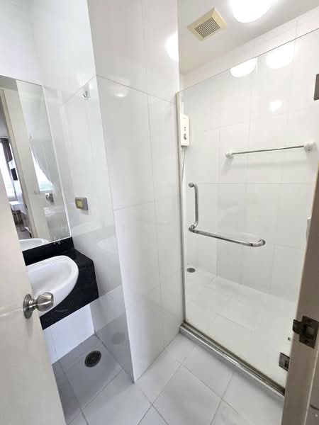 The Parkland Srinakarin Lakeside, Samut Prakan, 555 Lasalle Road, Bang Kaeo, Bang Plee, Samut Prakan, 1 Bedroom, 40 sqm, Condo For Rent, by Thannapatsorn Leelacherdchai, 500255735 - DDproperty.com