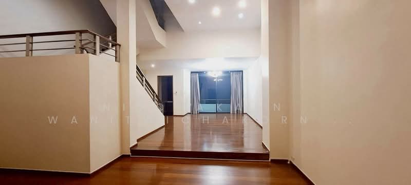 undefined, Bangkok, Phra Kanong Nua, Watthana, Bangkok, 4 Bedrooms, 450 sqm, Townhouse For Rent, by Nitchakarn  Wanitwichakornkit , 500255866 - DDproperty.com
