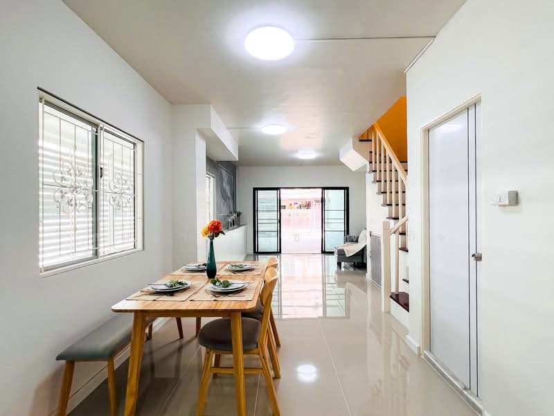 Baan Phrueksa D, Pathum Thani, Liab Klong Sam Road, Khlong Sam, Khlong Luang, Pathum Thani, 2 Bedrooms, 120 sqm, Townhouse For Sale, by Somchai Ruechajirakit, 500255877 - DDproperty.com