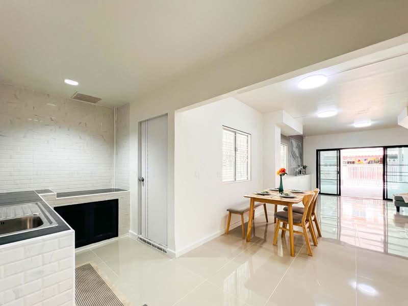 Baan Phrueksa D, Pathum Thani, Liab Klong Sam Road, Khlong Sam, Khlong Luang, Pathum Thani, 2 Bedrooms, 120 sqm, Townhouse For Sale, by Somchai Ruechajirakit, 500255877 - DDproperty.com