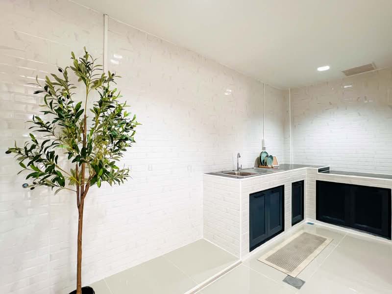 Baan Phrueksa D, Pathum Thani, Liab Klong Sam Road, Khlong Sam, Khlong Luang, Pathum Thani, 2 Bedrooms, 120 sqm, Townhouse For Sale, by Somchai Ruechajirakit, 500255877 - DDproperty.com