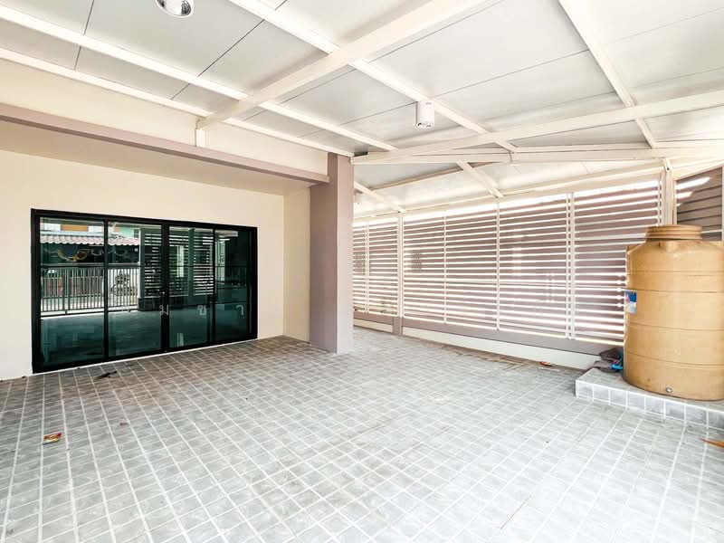 Baan Phrueksa D, Pathum Thani, Liab Klong Sam Road, Khlong Sam, Khlong Luang, Pathum Thani, 2 Bedrooms, 120 sqm, Townhouse For Sale, by Somchai Ruechajirakit, 500255877 - DDproperty.com