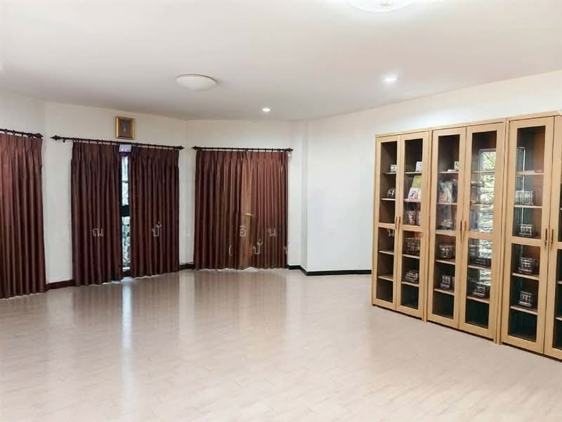 บ้านเดี่ยว 2 ชั้น 100 ตร.ว. บ้านเดี่ยว ใกล้โรงเรียนเอกบูรพา วิเทศศึกษา ซอยสามวา17, กรุงเทพ, ถนนรามอินทรา, บางชัน, คลองสามวา, กรุงเทพ, 400 ตร.ม., บ้านเดี่ยว ขาย, โดย คุณ ปั่น อินทะอุ่นวงศ์ (ปั่น), 500256232 - DDproperty.com