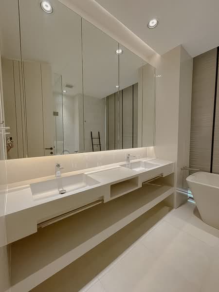 Vittorio 39, Bangkok, 8 Sukhumvit, Khlong Tan Nua, Watthana, Bangkok, 2 Bedrooms, 139 sqm, Condo For Rent, by Rungtiwa Chinchai, 500256304 - DDproperty.com