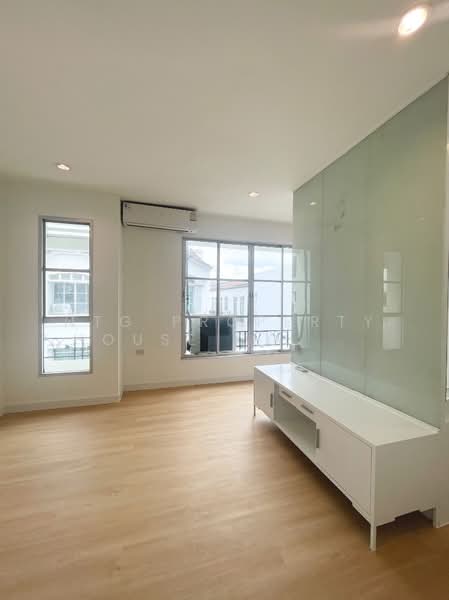 Baan Klang Muang Ladprao-Yothin Phatthana, Bangkok, Soi Baan Klang Muang Ladprao-Yothin Phatthana, Lat Phrao, Lat Phrao, Bangkok, 3 Bedrooms, 180 sqm, Townhouse For Rent, by NTG Property House Co.,Ltd., 500256313 - DDproperty.com