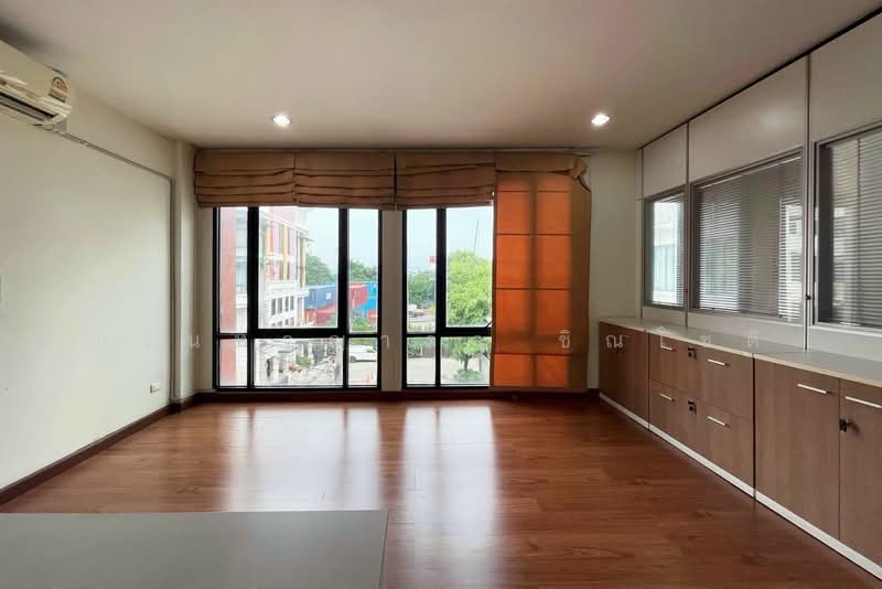 Baan Klang Krung Office Park Bangna, Bangkok, Soi Ban Klang Krung Village Office Park, Bang Na, Bang Na, Bangkok, 3 Bedrooms, 320 sqm, Townhouse For Rent, by ปรินทร์ญาดา ชิณโชติ, 500256370 - DDproperty.com