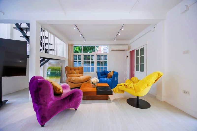 ปล่อยเช่า Pool Villa 2ชั้น ย่านสุขุมวิท, Bangkok, Khlong Tan Nua, Watthana, Bangkok, 7 Bedrooms, 1,000 sqm, Villa For Rent, by Forty-Six Real Estate Group, 500256406 - DDproperty.com