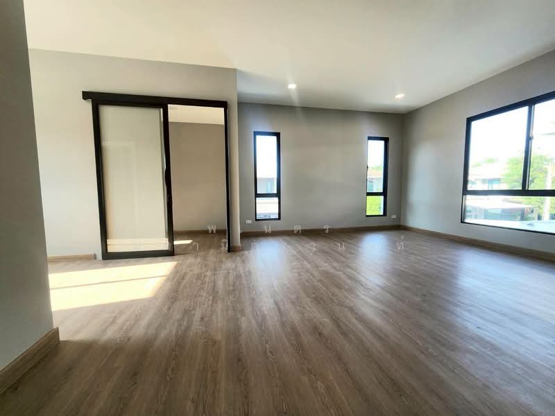 Setthasiri Charun-Pinklao, Bangkok, Lieb Tangrotfai Road, Bang Khun Non, Bangkok Noi, Bangkok, 4 Bedrooms, 354 sqm, Single Detached House For Sale, by พเนตร มหามิตรานนท์, 500256410 - DDproperty.com