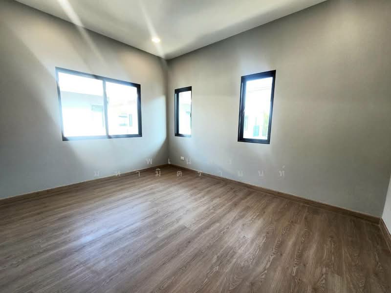 Setthasiri Charun-Pinklao, Bangkok, Lieb Tangrotfai Road, Bang Khun Non, Bangkok Noi, Bangkok, 4 Bedrooms, 354 sqm, Single Detached House For Sale, by พเนตร มหามิตรานนท์, 500256410 - DDproperty.com