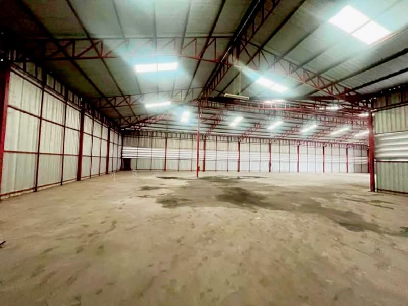 ให้เช่าโกดัง 850 ตรม.พร้อมลานกว้าง แหลมฉบัง ศรีราชา, Chon Buri (Pattaya), Thung Suk La, Si Racha, Chon Buri (Pattaya), , 850 sqm, Warehouse/Factory For Rent, by Dusit Saengfa, 500256435 - DDproperty.com