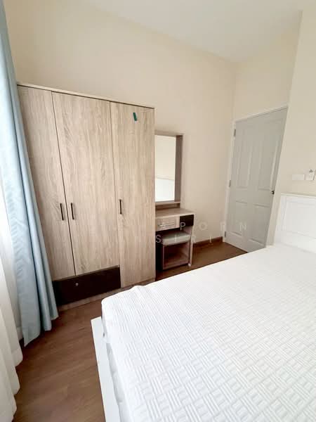 ทาวน์เฮ้าส์ให้เช่า – ใกล้มีโชคพลาซ่า เพียง 5 นาที ค่าเช่า 21,000 บาท / เดือน รหัสทรัพย์ : No.5H649, Chiang Mai, San Phi Sua, Muang Chiang Mai, Chiang Mai, 3 Bedrooms, 110 sqm, Townhouse For Rent, by Rutchaporn Tunsiri, 500256504 - DDproperty.com