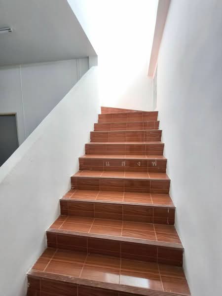 ให้เช่า - ให้เช่าอาคารพาณิชย์ 2 ชั้น ต่อเติมพื้นที่พร้อมใช้งาน บ่อวิน ศรีราชา, ชลบุรี