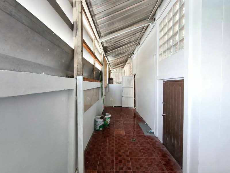 ให้เช่า - ให้เช่าอาคารพาณิชย์ 2 ชั้น ต่อเติมพื้นที่พร้อมใช้งาน บ่อวิน ศรีราชา, ชลบุรี