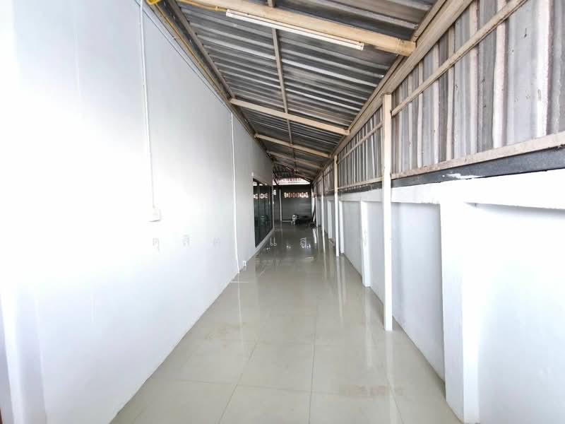 ให้เช่า - ให้เช่าอาคารพาณิชย์ 2 ชั้น ต่อเติมพื้นที่พร้อมใช้งาน บ่อวิน ศรีราชา, ชลบุรี