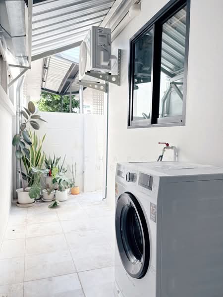 ทาวน์เฮ้าส์ให้เช่า – ใกล้ 89 พลาซ่า ค่าเช่า 15,000 บาท / เดือน รหัสทรัพย์ : No.15H811, เชียงใหม่, ท่าวังตาล, สารภี, เชียงใหม่, 110 ตร.ม., ทาวน์เฮ้าส์ ให้เช่า, โดย Rutchaporn Tunsiri, 500256661 - DDproperty.com