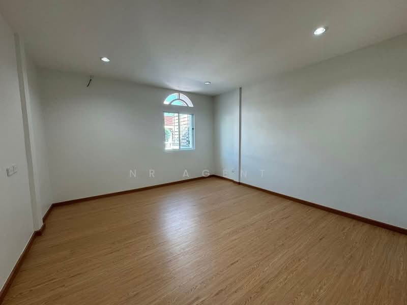 Loet Ubon 4, Bangkok, Lat Phrao, Lat Phrao, Bangkok, 2 Bedrooms, 97 sqm, Townhouse For Sale, by NR AGENT, 500256804 - DDproperty.com