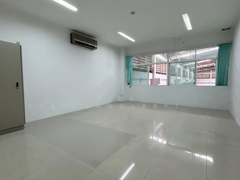 The new factory warehouse was rented out on an area of two acres [3 ha]. 4 Near Bang Pu Village,, Samut Prakan, Bang Pu, Muang Samut Prakarn, Samut Prakan, , 3,200 sqm, Warehouse/Factory For Rent, by Tida phanthonglarptawee, 500256874 - DDproperty.com