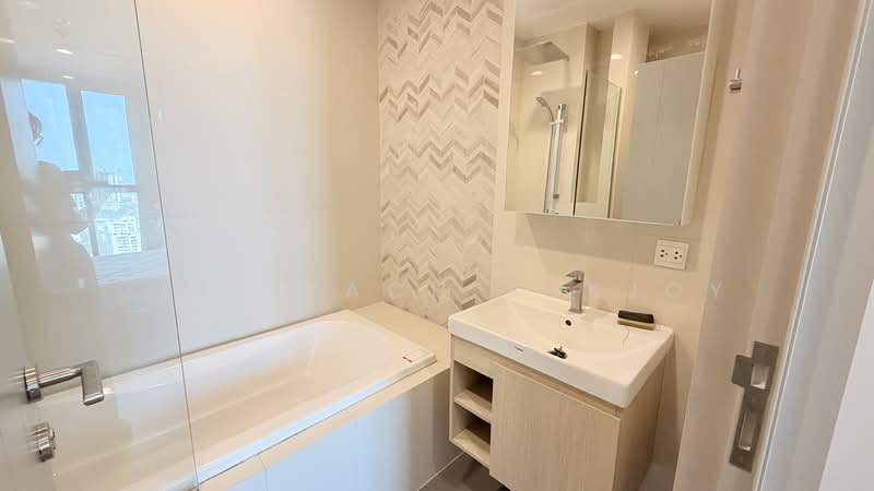 Oka Haus Sukhumvit 36, Bangkok, 3399 Rama 4 Road, Khong Tan, Khlong Toei, Bangkok, 1 Bedroom, 35 sqm, Condo For Rent, by Kittitach Sukjoy, 500256901 - DDproperty.com