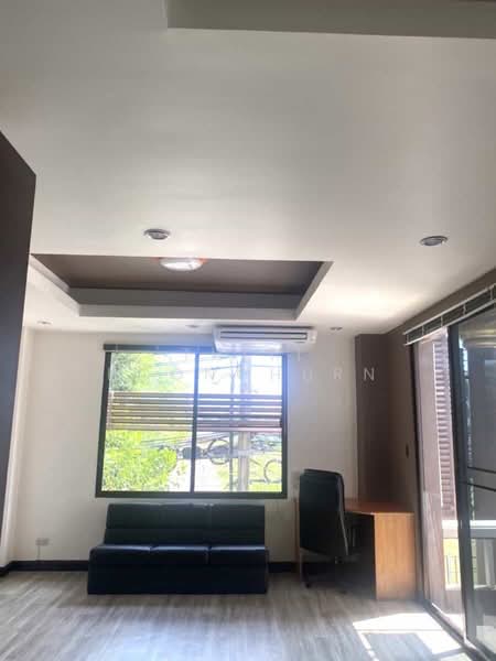 ทาวน์เฮ้าส์ 4 ห้องนอน ห้วยขวาง ใกล้โรงเรียนนานาชาติ KIS, กรุงเทพ, สามเสนนอก, ห้วยขวาง, กรุงเทพ, 300 ตร.ม., ทาวน์เฮ้าส์ ให้เช่า, โดย Thiti Boonchurn, 500256907 - DDproperty.com