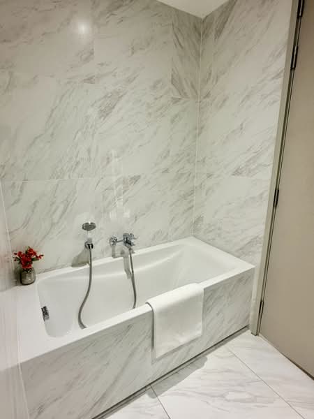 Fynn Asoke, Bangkok, 28 Sukhumvit 10 Alley, Khlong Toei, Khlong Toei, Bangkok, 2 Bedrooms, 48 sqm, Condo For Rent, by Hathaichanok Saenset, 500256957 - DDproperty.com