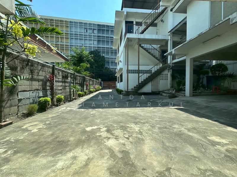 ที่ดินเอกมัยซ.12 สุขุมวิท71 ถึงทองหล่อใน5นาที ที่ดินใหญ่168ตารางวา ทรงที่ดินสวย หน้ากว้างกว่า 14เมตร, Bangkok, Khlong Tan Nua, Watthana, Bangkok, , 672 sqm, Land For Sale, by Wanida Dechametarkul, 500256996 - DDproperty.com