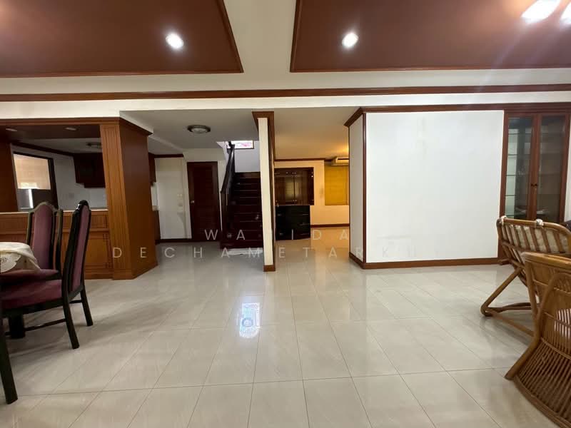 ที่ดินสุขุมวิท71 เอกมัยซอย12 ที่ดินใหญ่168ตารางวา ทรงที่ดินสวย หน้ากว้างกว่า 14เมตร, Bangkok, Khlong Tan Nua, Watthana, Bangkok, , 672 sqm, Land For Sale, by Wanida Dechametarkul, 500256996 - DDproperty.com