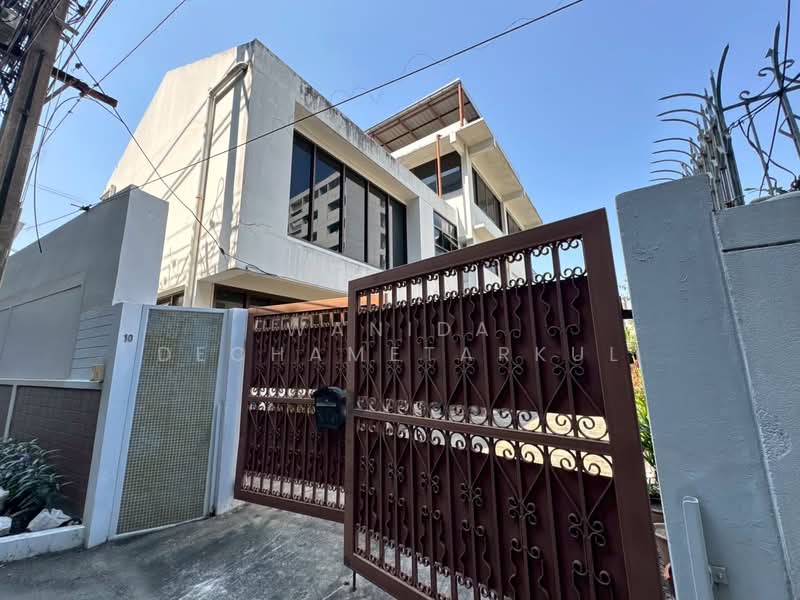 ที่ดินเอกมัยซ.12 สุขุมวิท71 ถึงทองหล่อใน5นาที ที่ดินใหญ่168ตารางวา ทรงที่ดินสวย หน้ากว้างกว่า 14เมตร, กรุงเทพ, คลองตันเหนือ, วัฒนา, กรุงเทพ, 672 ตร.ม., ที่ดิน ขาย, โดย Wanida Dechametarkul, 500256996 - DDproperty.com