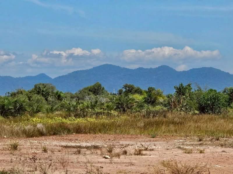 ขาย - Vาย ที่ดินจันทบุรี ไร่ละ 750,000 โฉนดครุฑแดง 25-3-34.9 ไร่ ใกล้แหล่งท่องเที่ยว, จันทบุรี