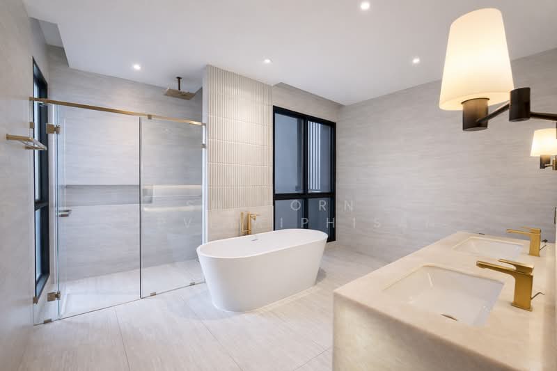 BuGaan Krungthep Kreetha, Bangkok, 109 15 Soi Krungthep Kreetha, Hua Mak, Bang Kapi, Bangkok, 4 Bedrooms, 430 sqm, Single Detached House For Rent, by Shaporn Supvilaiphisan, 500257060 - DDproperty.com