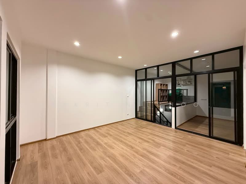 Areeya Mova Kaset-Nawamintr, Bangkok, Soi Moobaan Areeya Mowa, Chorake Bua, Lat Phrao, Bangkok, 3 Bedrooms, 238 sqm, Townhouse For Sale, by Jakkrit Nilchoo, 500257063 - DDproperty.com