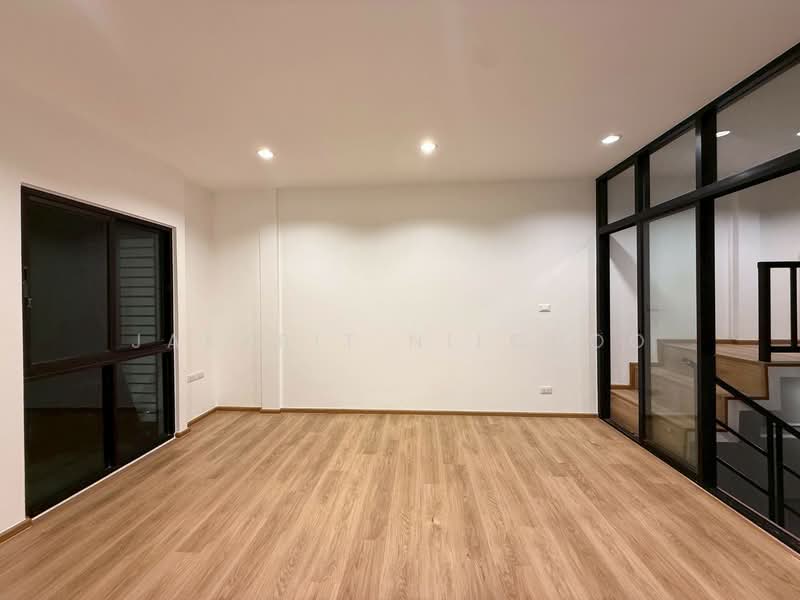 Areeya Mova Kaset-Nawamintr : อารียา โมวา เกษตร-นวมินทร์, กรุงเทพ, ซ. หมู่บ้านอารียา โมวา, จรเข้บัว, ลาดพร้าว, กรุงเทพ, 238 ตร.ม., ทาวน์เฮ้าส์ ขาย, โดย Jakkrit Nilchoo, 500257063 - DDproperty.com