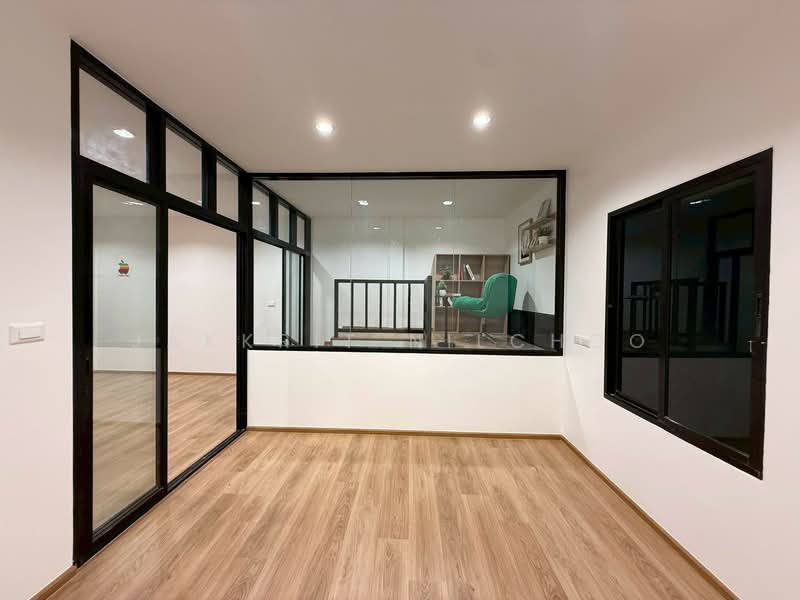 Areeya Mova Kaset-Nawamintr, Bangkok, Soi Moobaan Areeya Mowa, Chorake Bua, Lat Phrao, Bangkok, 3 Bedrooms, 238 sqm, Townhouse For Sale, by Jakkrit Nilchoo, 500257063 - DDproperty.com