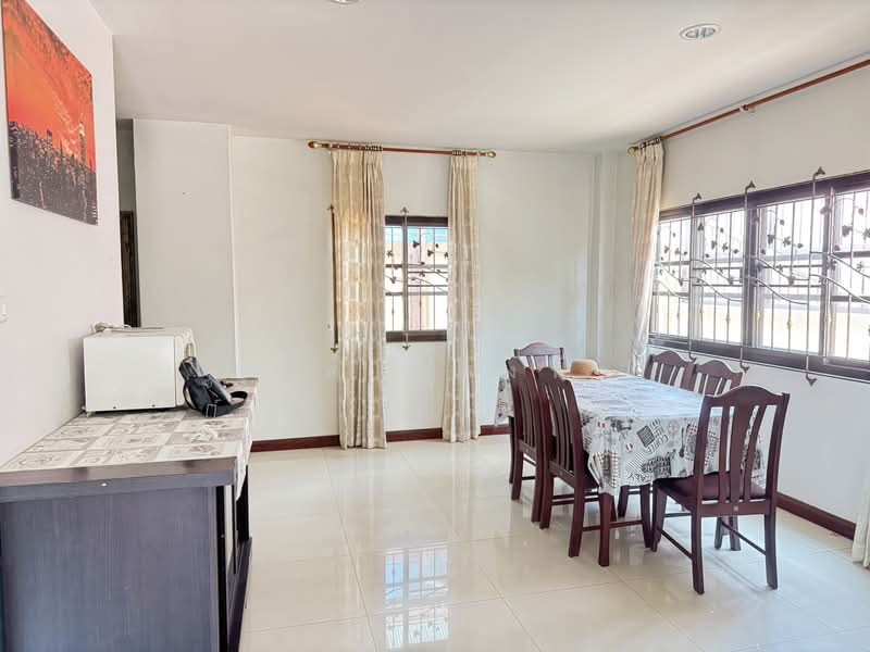 ขายด่วนถูกมาก บ้านเดี่ยวหลังใหญ่ หัวมุม ม.ธารดารา ศรีราชา, Chon Buri (Pattaya), Surasak, Si Racha, Chon Buri (Pattaya), 3 Bedrooms, 200 sqm, Single Detached House For Sale, by Dusit Saengfa, 500257101 - DDproperty.com