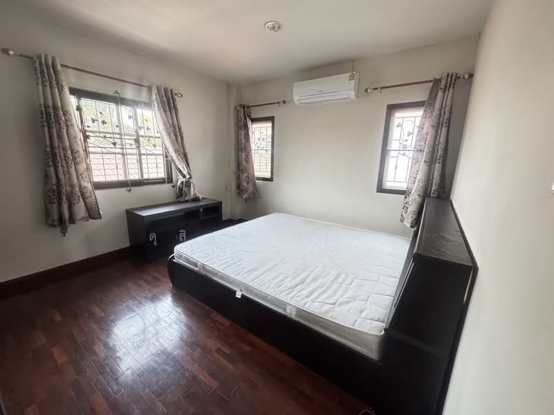 ขายด่วนถูกมาก บ้านเดี่ยวหลังใหญ่ หัวมุม ม.ธารดารา ศรีราชา, Chon Buri (Pattaya), Surasak, Si Racha, Chon Buri (Pattaya), 3 Bedrooms, 200 sqm, Single Detached House For Sale, by Dusit Saengfa, 500257101 - DDproperty.com