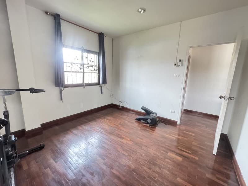 ขายด่วน บ้านเดี่ยวหลังใหญ่ หัวมุม ม.ธารดารา ศรีราชา, Chon Buri (Pattaya), Surasak, Si Racha, Chon Buri (Pattaya), 3 Bedrooms, 200 sqm, Single Detached House For Sale, by Dusit Saengfa, 500257101 - DDproperty.com