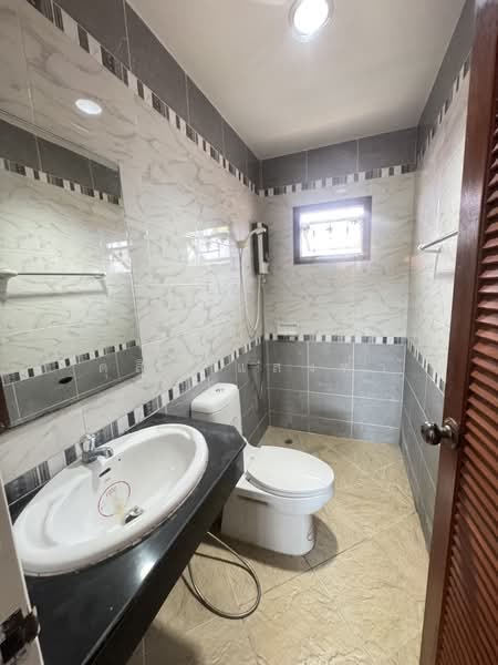 ขายด่วน บ้านเดี่ยวหลังใหญ่ หัวมุม ม.ธารดารา ศรีราชา, Chon Buri (Pattaya), Surasak, Si Racha, Chon Buri (Pattaya), 3 Bedrooms, 200 sqm, Single Detached House For Sale, by Dusit Saengfa, 500257101 - DDproperty.com