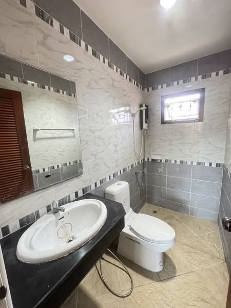 ขายด่วน บ้านเดี่ยวหลังใหญ่ หัวมุม ม.ธารดารา ศรีราชา, Chon Buri (Pattaya), Surasak, Si Racha, Chon Buri (Pattaya), 3 Bedrooms, 200 sqm, Single Detached House For Sale, by Dusit Saengfa, 500257101 - DDproperty.com