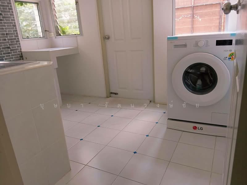 Moobaan Chollada Suvarnabhumi : หมู่บ้านชลลดา สุวรรณภูมิ, สมุทรปราการ, ถนนวัดศรีวารีน้อย, ศีรษะจรเข้น้อย, บางเสาธง, สมุทรปราการ, 150 ตร.ม., บ้านเดี่ยว ให้เช่า, โดย บุษบา รัตนวงษ์ชัย, 500257206 - DDproperty.com