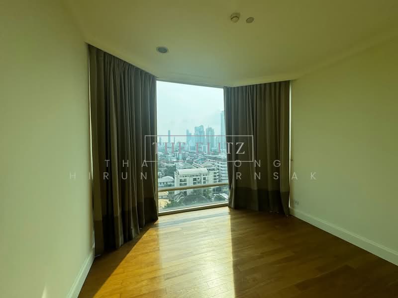 Royce Private Residences, Bangkok, 61 Soi Sukhumvit 31, Khlongtoei Nua, Watthana, Bangkok, 2 Bedrooms, 111 sqm, Condo For Sale, by Thassapong Hirunbavornsak, 500257304 - DDproperty.com